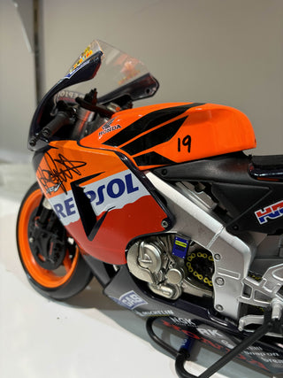 Valentino Rossi Signed RC211V MotoGP 2003 Replica – L/ED (19 of 46 Worldwide)