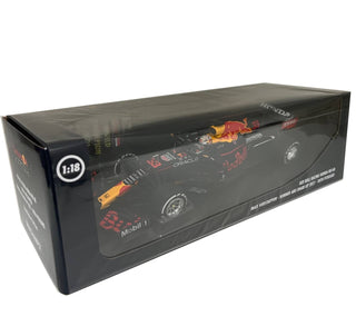 1:18 Minichamps Red Bull Racing Honda Rb16b Max Verstappen #33 With Pit Board - Winner Abu Dhabi Gp 2021